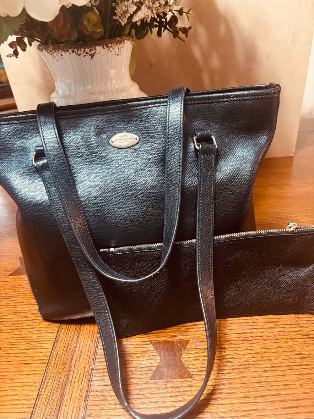 Coach Zipped Top Metro bag Black Pebbled Leather Tote-Shoulder Bag & Pouch